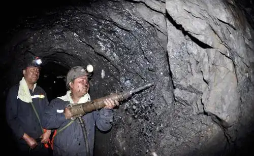 农民再难,以后这4个行业不能干了,到头来赚的钱都不够治病用!