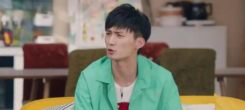 原创爱情公寓5有种反差叫赵海棠剧外穿着时尚留中分帅到不敢认