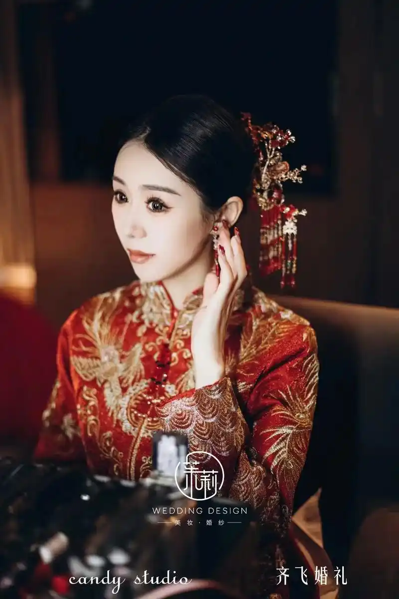 还得是红色秀禾,最传统的颜色,最衬人肤色,美女新娘 - 抖音