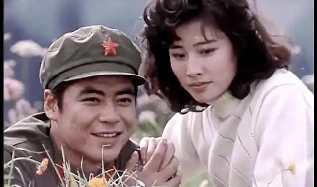 在电影学院读书时,因为从小练习舞蹈,颜世魁接到了拍摄电视剧的邀请