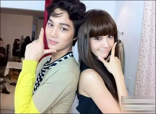 少女时代允儿与exo组合成员合照曝光 美貌如洋娃娃(图)