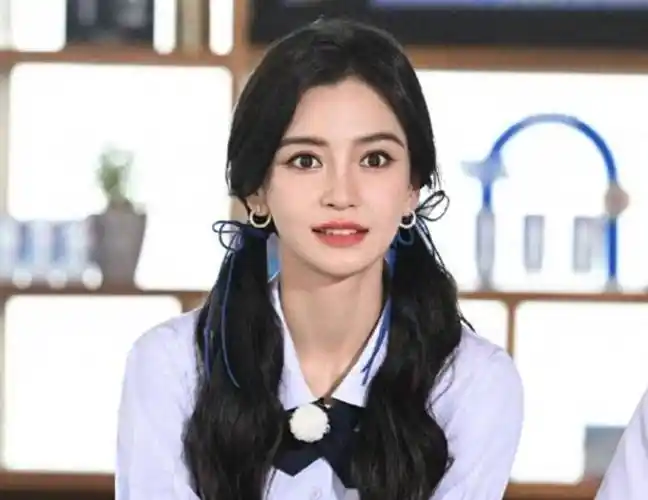 baby风波后首次露面,头发稀松发际线后移,星味全无变邋遢_杨颖_本人