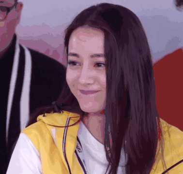 迪丽热巴gif可爱gif吐舌头gif气质gif漂亮gif