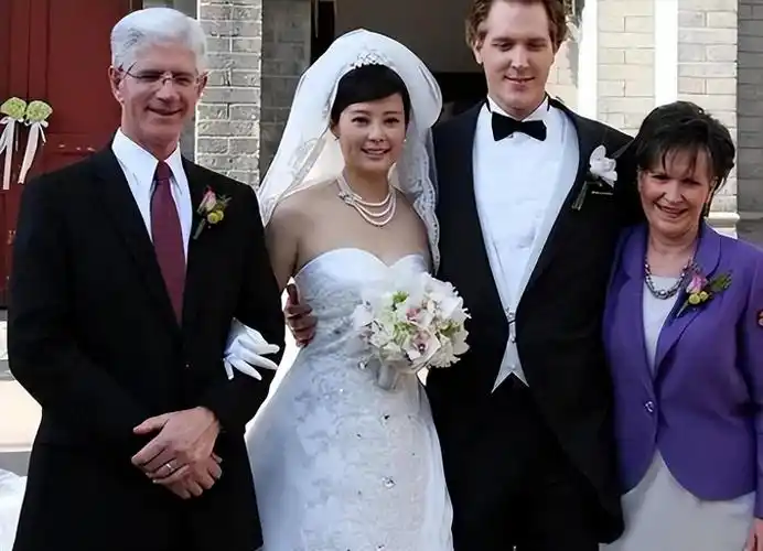 为爱远嫁的袁立