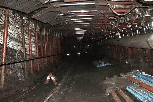 "人心齐,泰山移"--- 银洞沟煤矿110108工作面设备回撤侧记