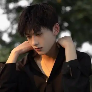 高清成熟帅气的男生头像简单干净耐看图片