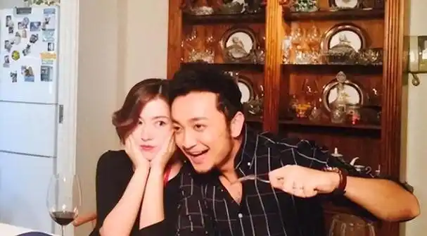 回顾尼格买提30岁娶帕夏古丽结婚9年没生孩子风光背后有泪水