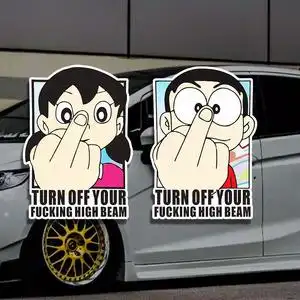 云创车贴 汽车卡通哆啦a梦 机器猫 大熊静香竖中指个性创意贴