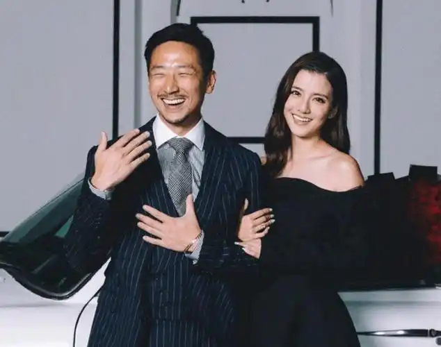 08,吴千语在社交平台首次晒出了跟施伯雄结婚后的真实家庭生活现状,看