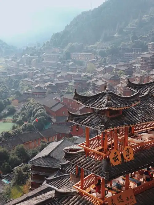 重庆周边最大苗族村寨住进千与千寻世界