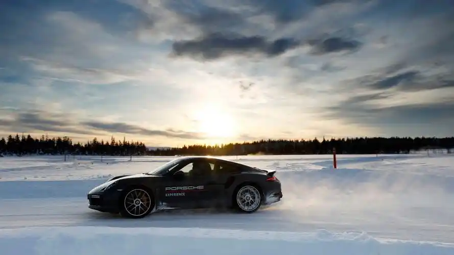 保时捷雪地摄影帅气电脑桌面壁纸图片,汽车壁纸,跑车,高清,保时捷,豪