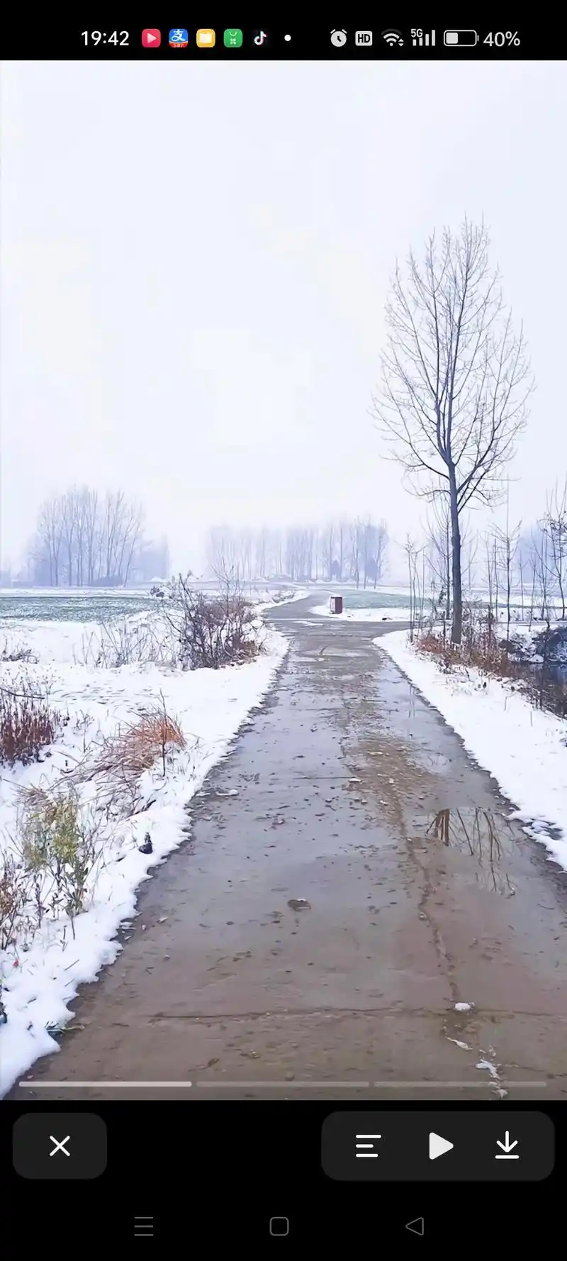 立春过后,天气逐渐暖和了,路上的雪也消化了,街道很干净.  - 抖音