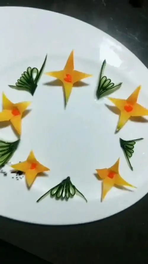 创意小盘饰,耐不住寂寞的黄瓜胡萝卜