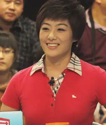 由于这是一场半决赛,因此受到的关注度并不高,但央视女解说员张萌萌却