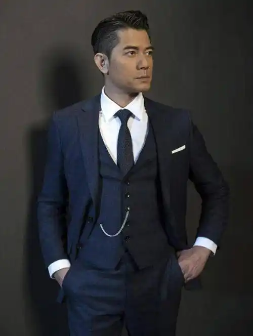 郭富城是个"减脂"男人:西装笔挺,发型不乱,不输57岁小鲜肉