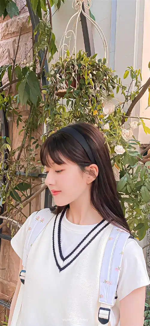 赵露思嘟嘴眯眼自拍##赵露思戴蛋糕帽子