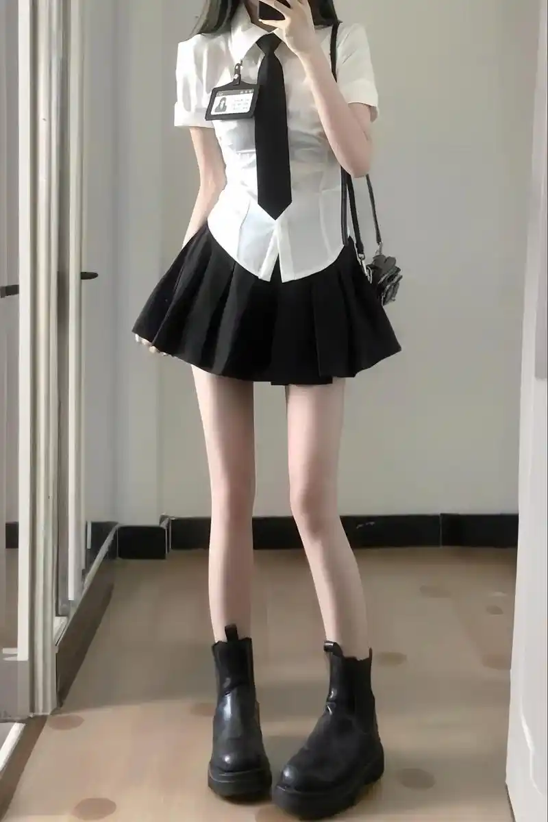 甜酷女高学姐 look!救命!这套好女高!经典黑白配 显瘦