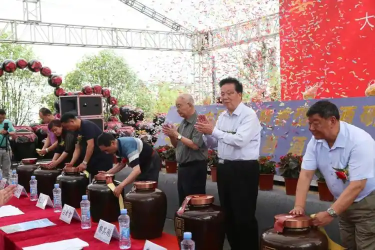 酒业大咖齐聚婺源婺酒酒业奏响中国清酱特香宣言