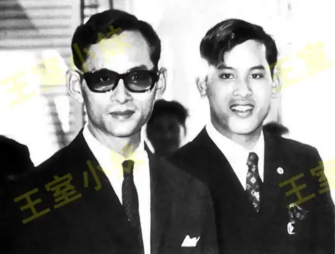 帅气的拉玛九世都拯救不了,全家"香肠嘴"_普密蓬·阿杜德