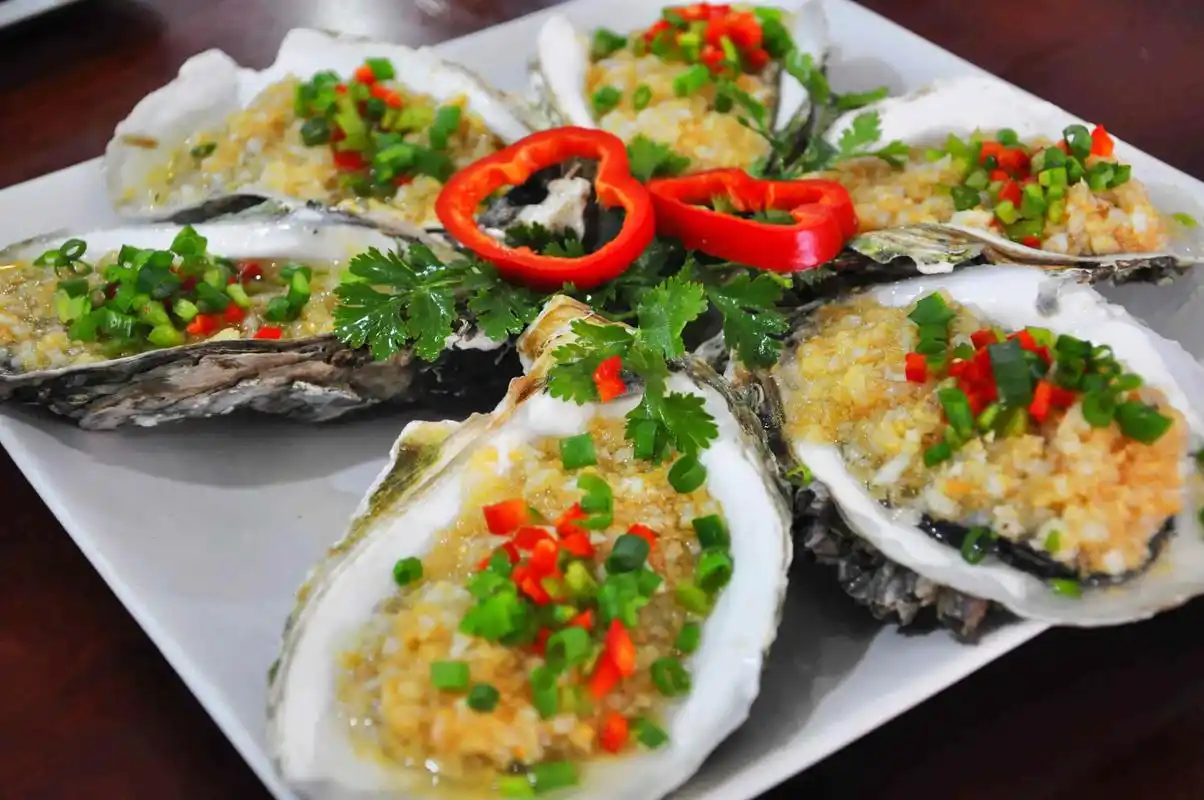 壕!这家餐厅空运生蚝到咸宁,全部免费吃,还能1元吃狠菜