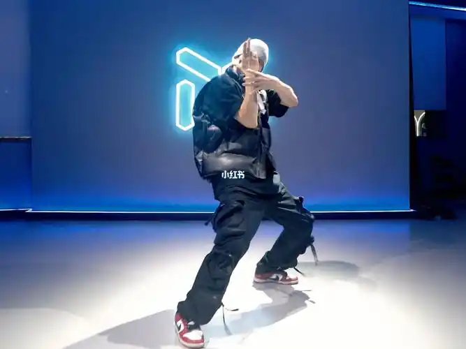 一个手势就帅到爆