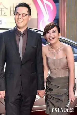 蔡健雅老公曝光 曝其已外籍男友当众热吻