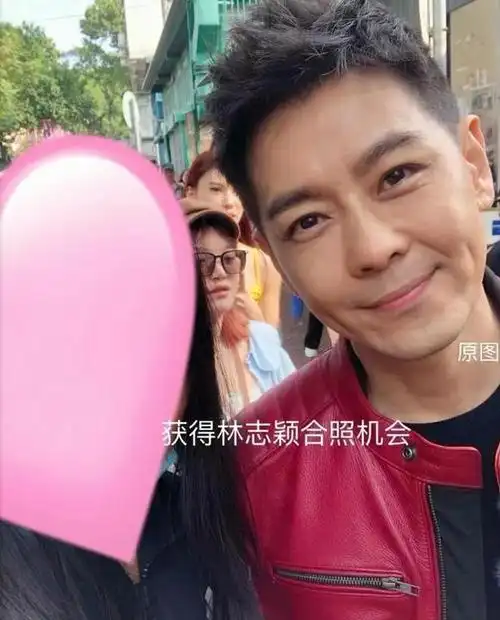 尽管如此,林志颖依然在积极康复中,并参加各种活动和综艺节目,照片