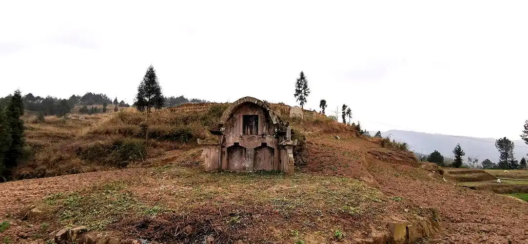 鸭头地陈氏从五品祖坟