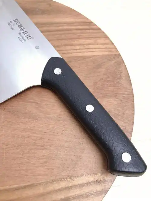 发现一把又美又飒的鳄鱼纹菜刀