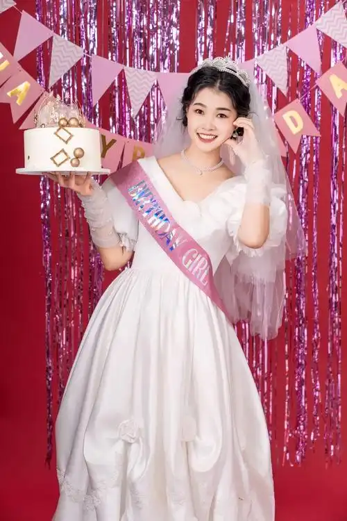 借着生日再穿次婚纱! #岁岁常欢愉年年皆胜意  #生日写真 - 抖音