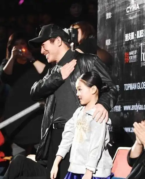 最美星二代,妈妈利智的基因没浪费|向太|片酬|刘德华|张国荣_网易订阅