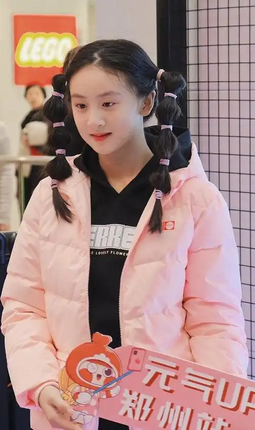 田亮的女儿长得真像复刻版扎双马尾显俏皮真是满满的青春感