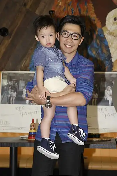 品冠黄嘉千双黄合体神似一家人,夏天身高突破进场门槛 期待"假爸爸"开