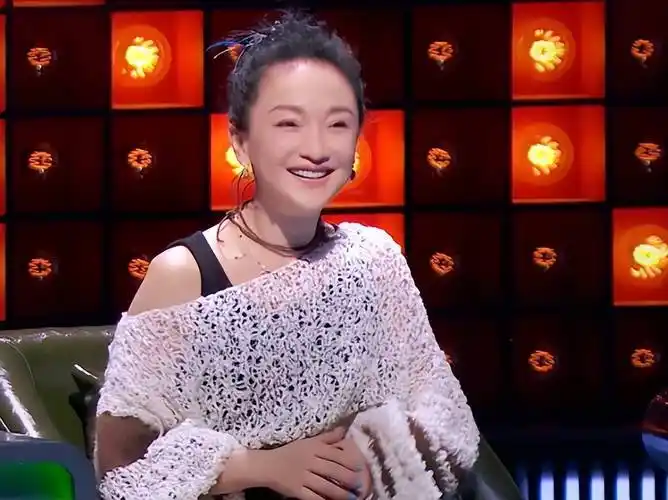 周迅甜笑默认和卓越恋情,上脱口秀大会没包袱,李诞太敢了