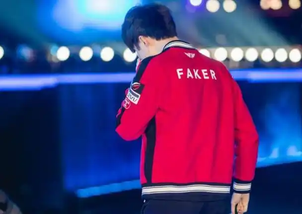 总决赛与skt打成了2:3,再到s7总决赛最终以3:0击败了skt,击败了faker