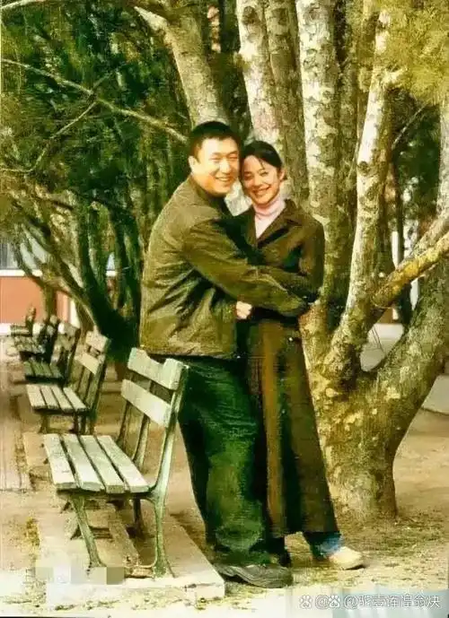 这是孙红雷年轻时候的一张照片,那时候的他真是帅气逼人啊