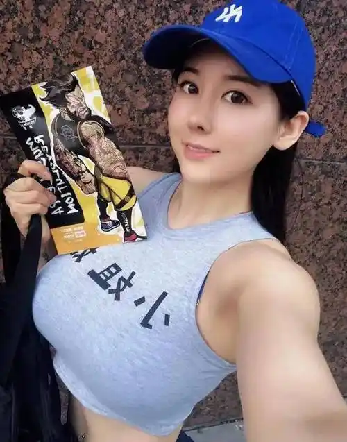 这130斤的大胸裁判活脱脱把运动员的风头抢光了