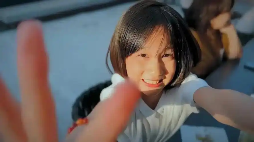 孙莉也不忘晒出自己的美照,这些他拍照片不知道是出自黄磊之手,还是