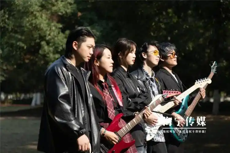 海宁这支乐队很火,平时身份竟是…_音乐_杨梅_大潮