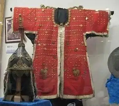 东京国立博物馆收藏的朝鲜棉甲另外需要澄清的是,很多人将明军胖袄