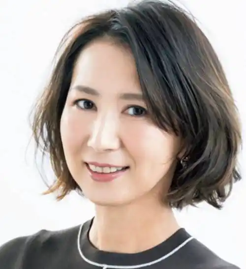 原创女人到了50岁发型决定气质3款大妈发型要记得避开太显老