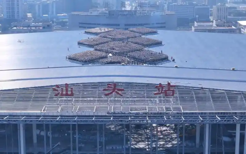 无滤镜下的新汕头站屋顶看起来很壮美