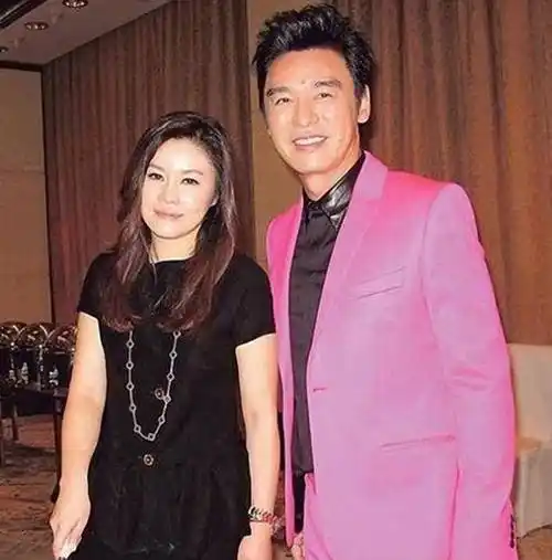 钟镇涛:前妻章小蕙让他欠下巨债,后娶小19岁妻子,女儿只认后妈_生活