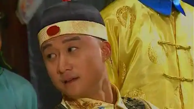 江山为重:弘历带太子妃看戏,不料被鱼娘撞见,顿时伤了心