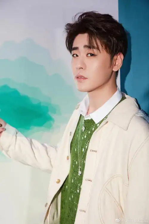 张云雷彩云写真##张云雷 新学了个词yyds