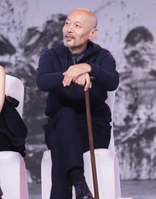 原创葛优面容消瘦与人合影满足期待宋丹丹儿媳天价月子中心生二胎