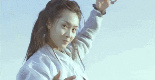 周星驰自行车后座上,藏了26年的姑娘……_朱茵