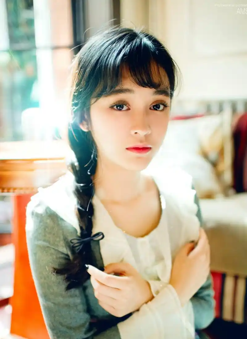 美图摄影:忽闪忽闪的大眼睛 俏美的绝色佳人!