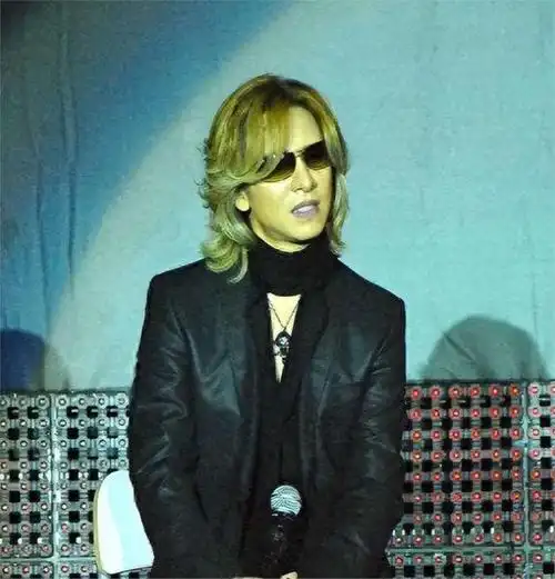 林佳树:前女友嫁给了木村拓哉,他58岁未婚,笑起来透出