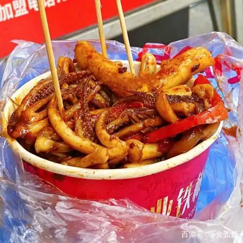 网红铁板鱿鱼炒年糕,10元一份,太美味了,好吃到停不下来